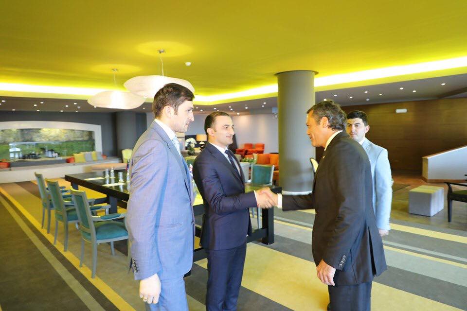 დავით გაბაიძე პედრო ქალადოს შეხვდა.