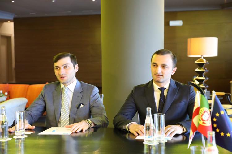 დავით გაბაიძე პედრო ქალადოს შეხვდა.