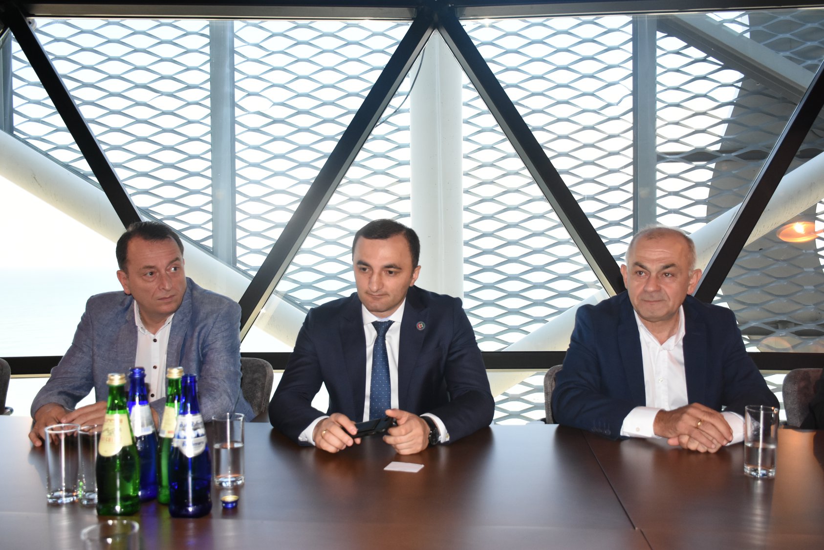 კონსულტაციები საარჩევნო სისტემასთან დაკავშირებით