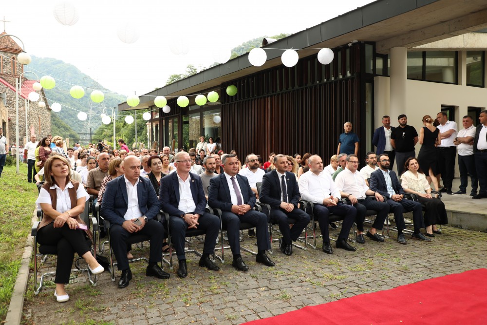 ხელვაჩაურში წარმატებული მოსწავლეები დააჯილდოეს