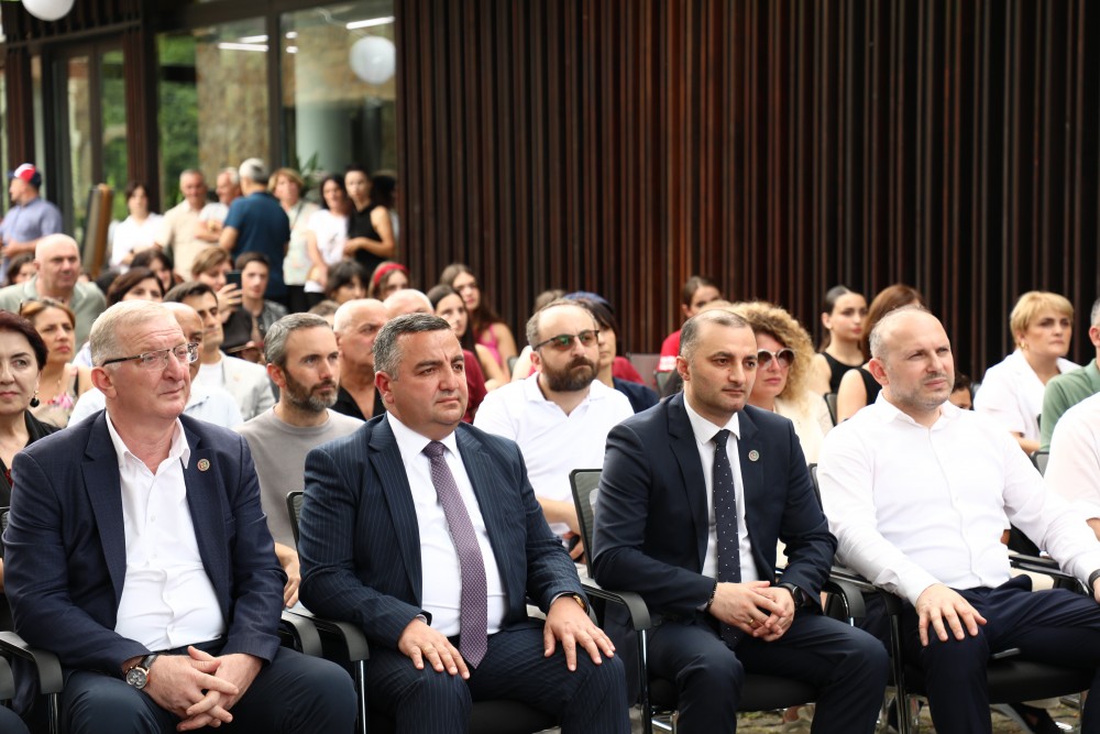 ხელვაჩაურში წარმატებული მოსწავლეები დააჯილდოეს