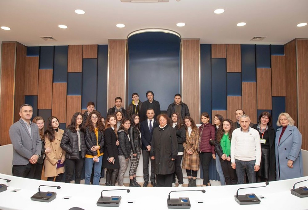 გამოფენა გრძელდება