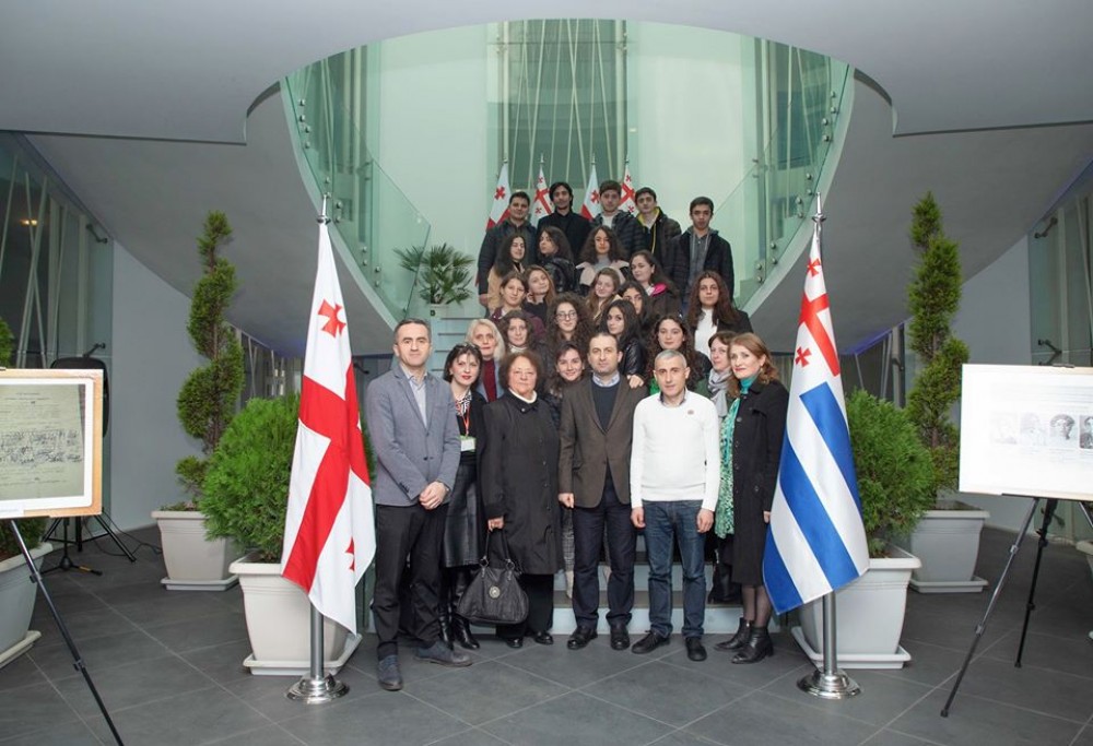 გამოფენა გრძელდება