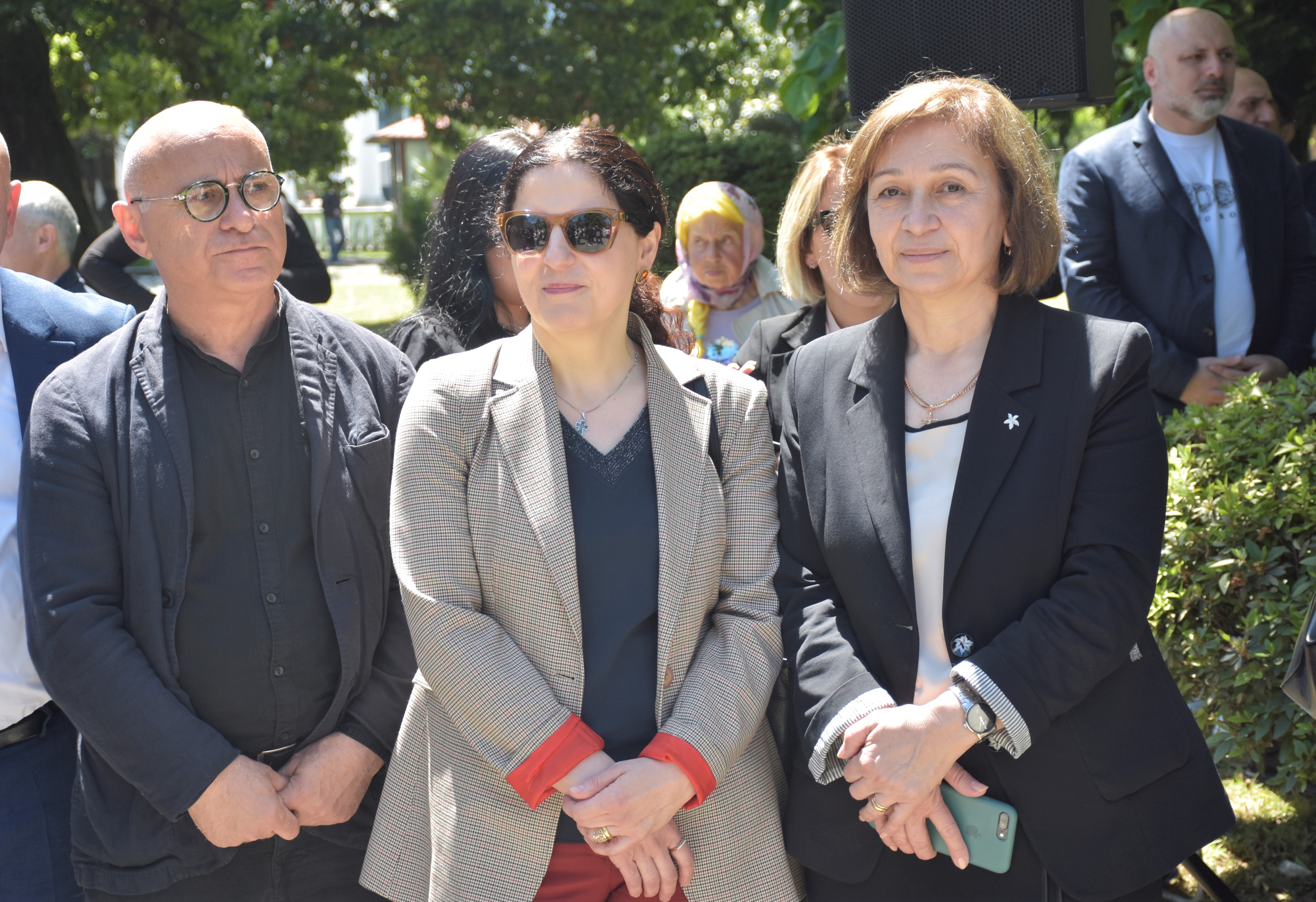  აჭარის მწერალთა სახლთან  ფრიდონ ხალვაშის ბიუსტი დადგეს