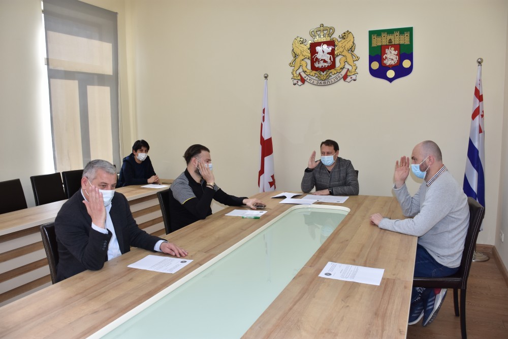 კომიტეტი მხარს უჭერს ინიციატივების პლენარულ სხდომაზე განხილვას