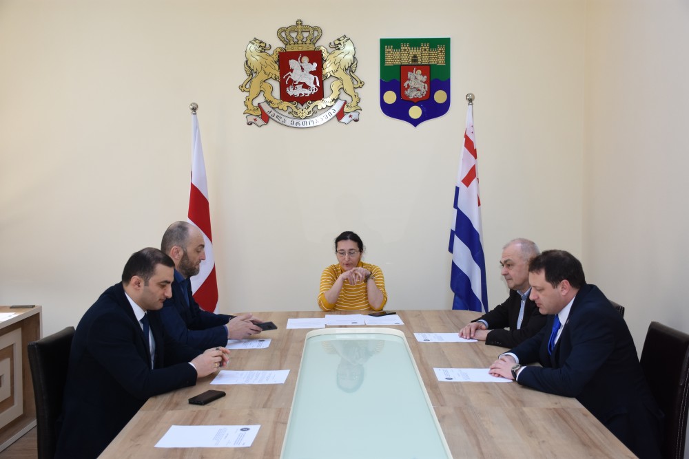 კომიტეტი ბიუროს წინადადებით მიმართავს