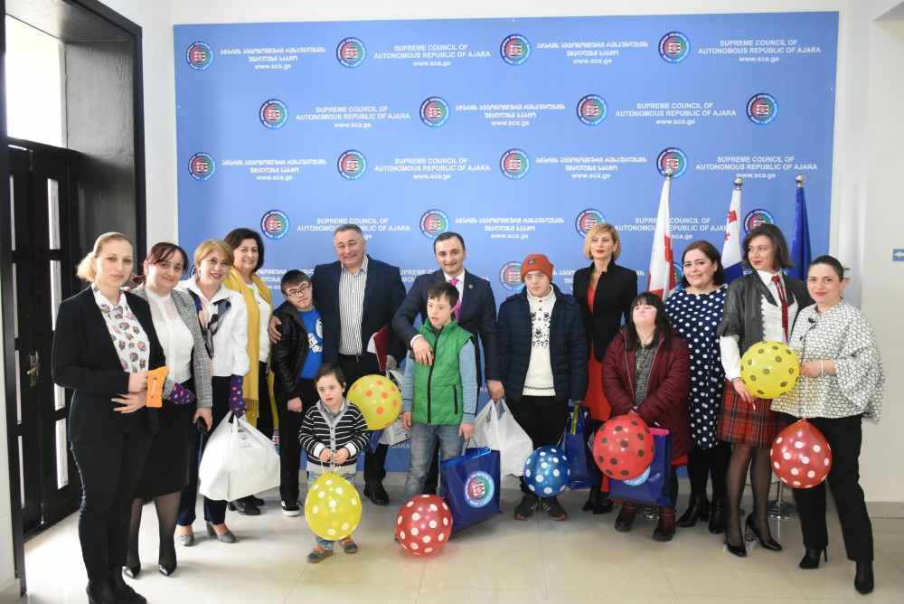 „არავინ დატოვო შენს მიღმა“