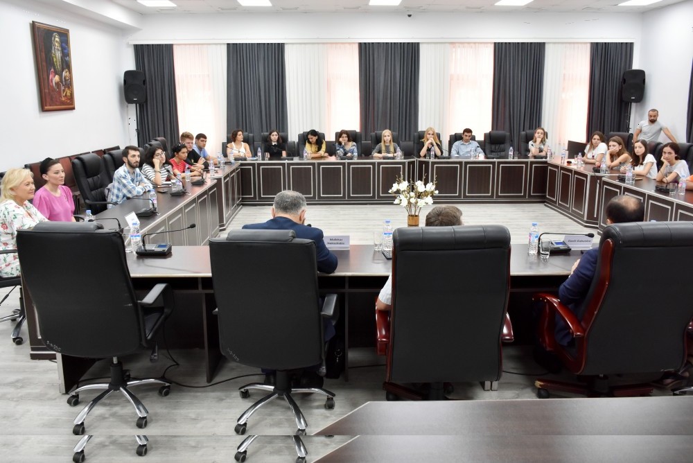 „კონსტიტუციური დემოკრატია: თანამედროვე გამოწვევები“