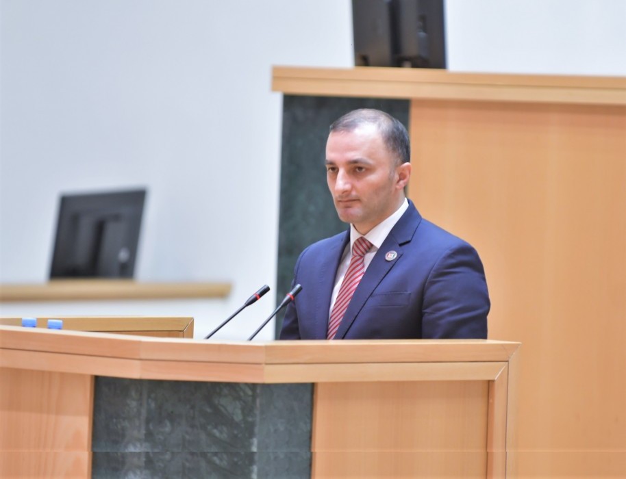 81 ხმით (0 წინააღმდეგი), საქართველოს პარლამენტმა, პლენარულ სხდომაზე მეორე მოსმენით მიიღო საქართველოს კანონის პროექტები, რომლებიც  დავით გაბაიძემ წარადგინა