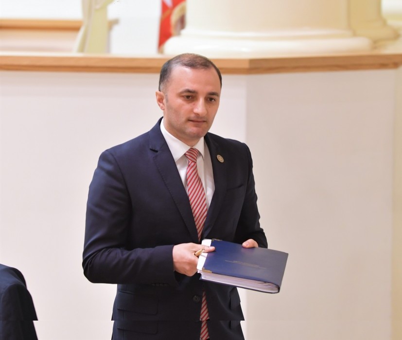 81 ხმით (0 წინააღმდეგი), საქართველოს პარლამენტმა, პლენარულ სხდომაზე მეორე მოსმენით მიიღო საქართველოს კანონის პროექტები, რომლებიც  დავით გაბაიძემ წარადგინა