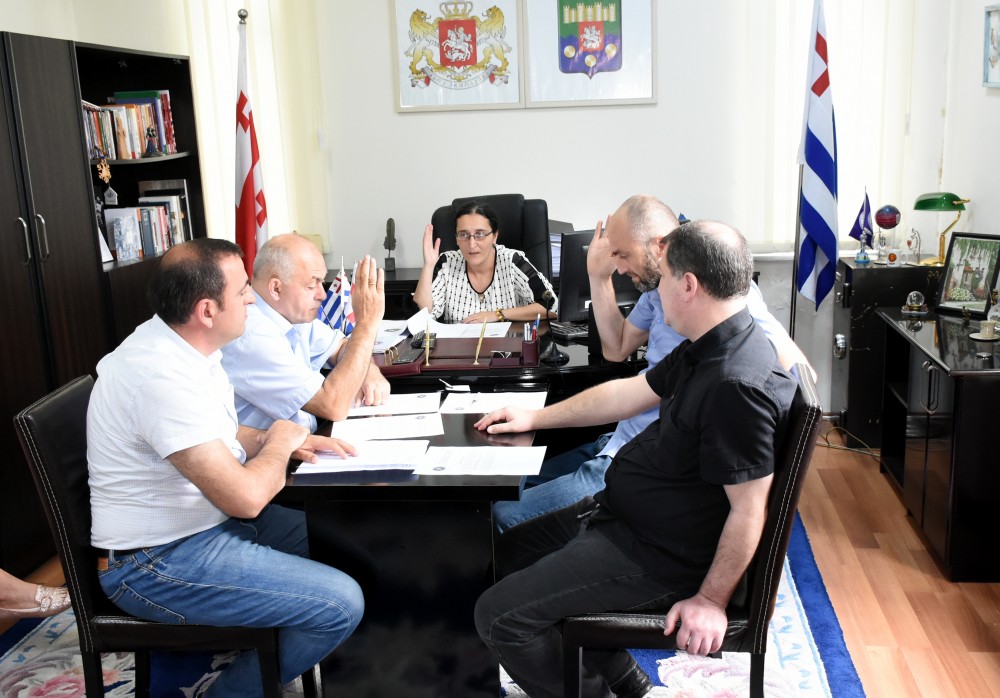 კომიტეტის დასკვნა ბიუროს წარედგინება