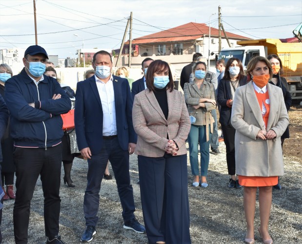 ლადო მგალობლიშვილი ბათუმში ქართულ-ამერიკული აკადემიის საძირკვლის ჩაყრას დაესწრო