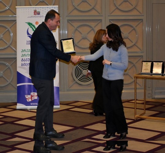 დავით გაბაიძემ მედიკოსებს პროფესიული დღე მიულოცა აჭარის ავტონომიური რესპუბლიკის უმაღლესი საბჭოს თავმჯდომარემ დავით გაბაიძემ მედიკოსებს პროფესიული დღე მიულოცა და ღვაწლმოსილ ექიმს - 90 წლის ირა ვასაძეს, რომელიც ყოფილ N1 საავადმყოფოს ქირურგიულ განყოფილებაში 