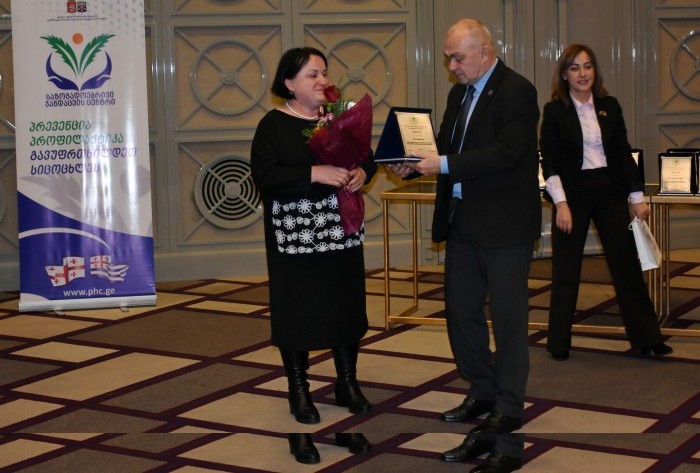 დავით გაბაიძემ მედიკოსებს პროფესიული დღე მიულოცა აჭარის ავტონომიური რესპუბლიკის უმაღლესი საბჭოს თავმჯდომარემ დავით გაბაიძემ მედიკოსებს პროფესიული დღე მიულოცა და ღვაწლმოსილ ექიმს - 90 წლის ირა ვასაძეს, რომელიც ყოფილ N1 საავადმყოფოს ქირურგიულ განყოფილებაში 