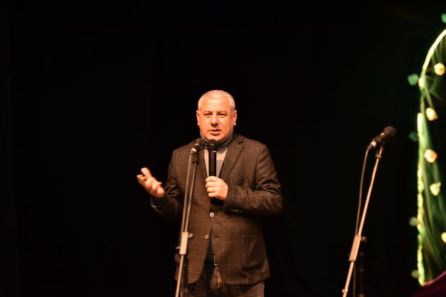 ფრიდონ ფუტკარაძე, ხელვაჩაურის კულტურის ცენტრში, დედისა და ქალთა დღისადმი მიძღვნილ საზეიმო ღონისძიებას დაესწრო