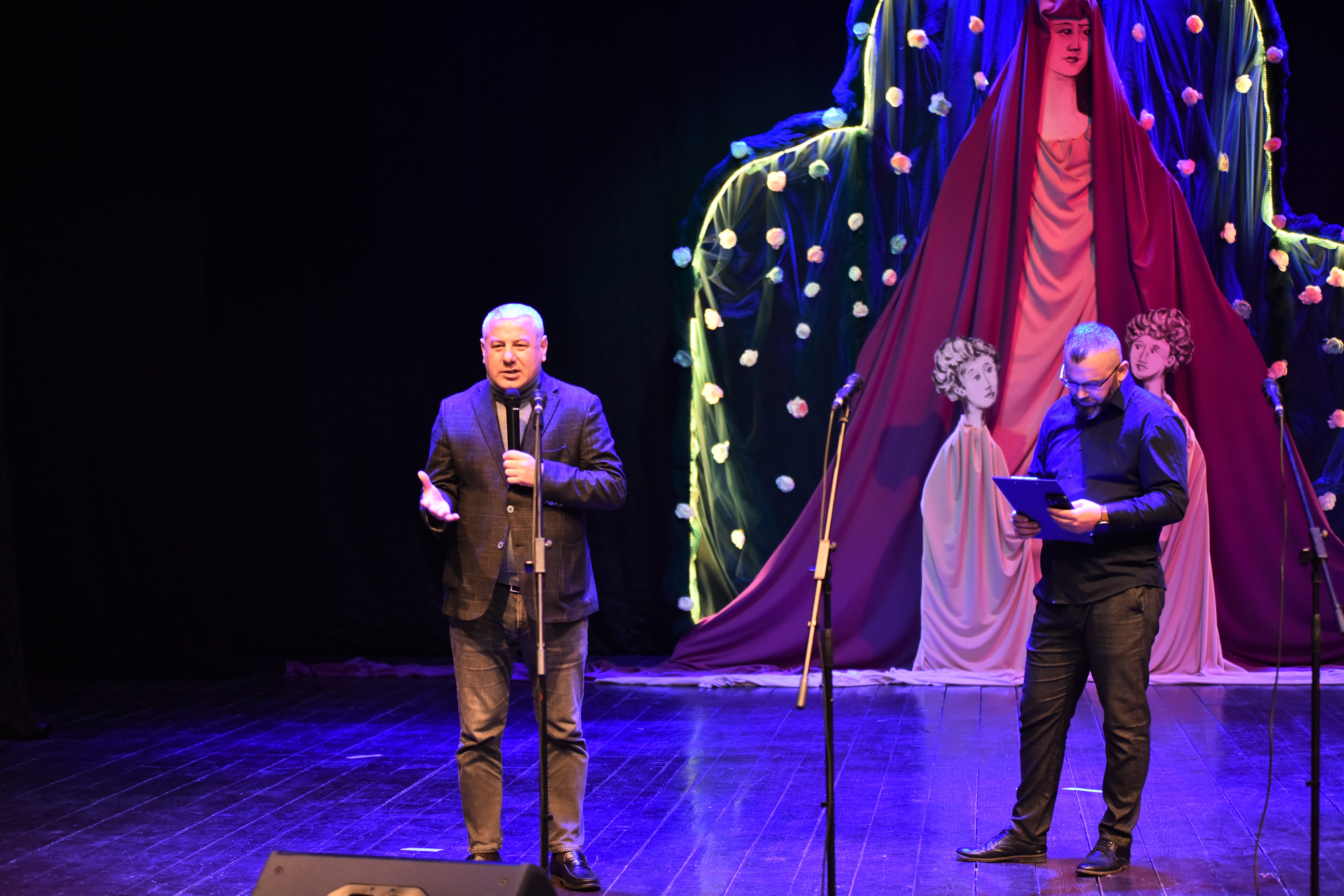 ფრიდონ ფუტკარაძე, ხელვაჩაურის კულტურის ცენტრში, დედისა და ქალთა დღისადმი მიძღვნილ საზეიმო ღონისძიებას დაესწრო