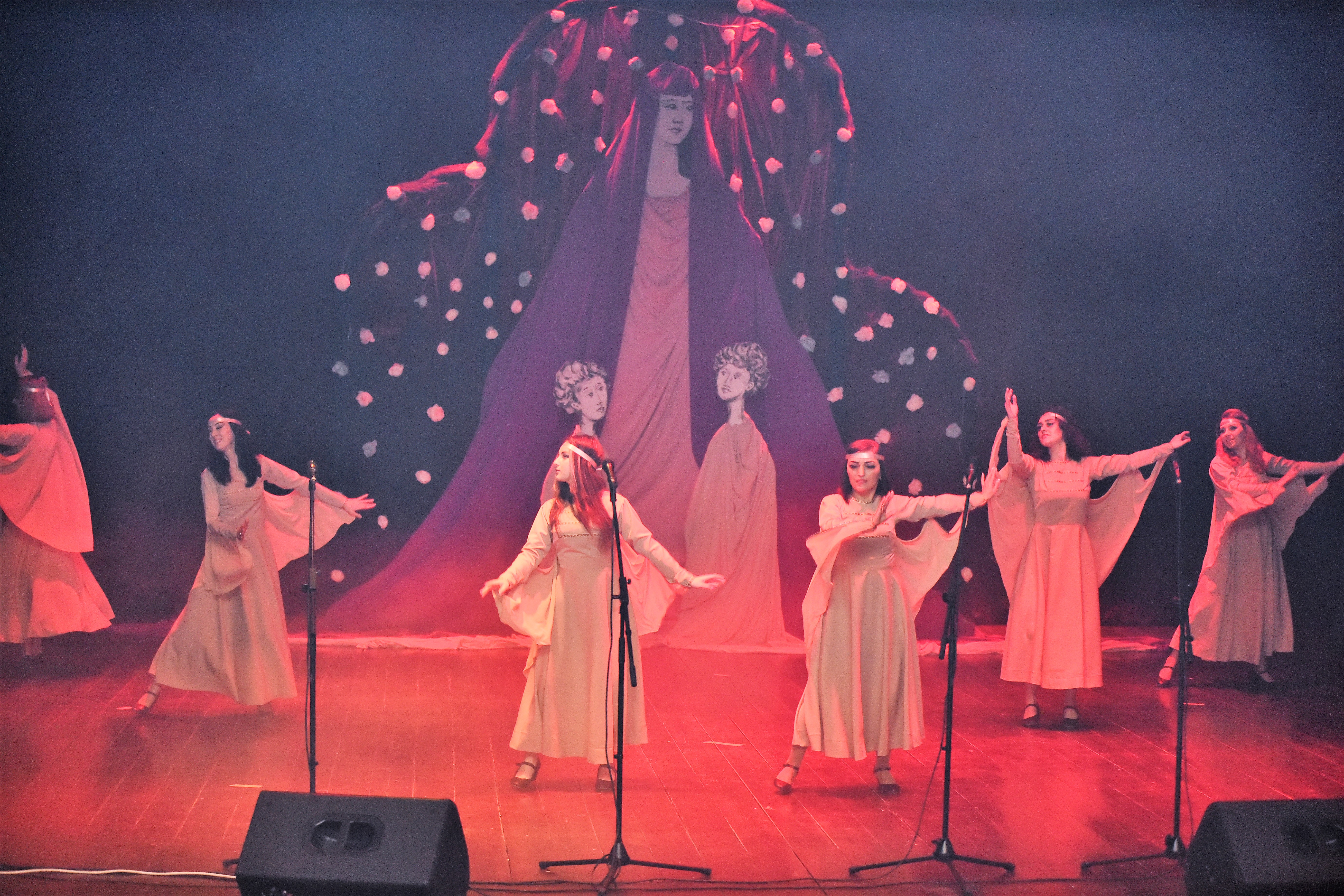 ფრიდონ ფუტკარაძე, ხელვაჩაურის კულტურის ცენტრში, დედისა და ქალთა დღისადმი მიძღვნილ საზეიმო ღონისძიებას დაესწრო