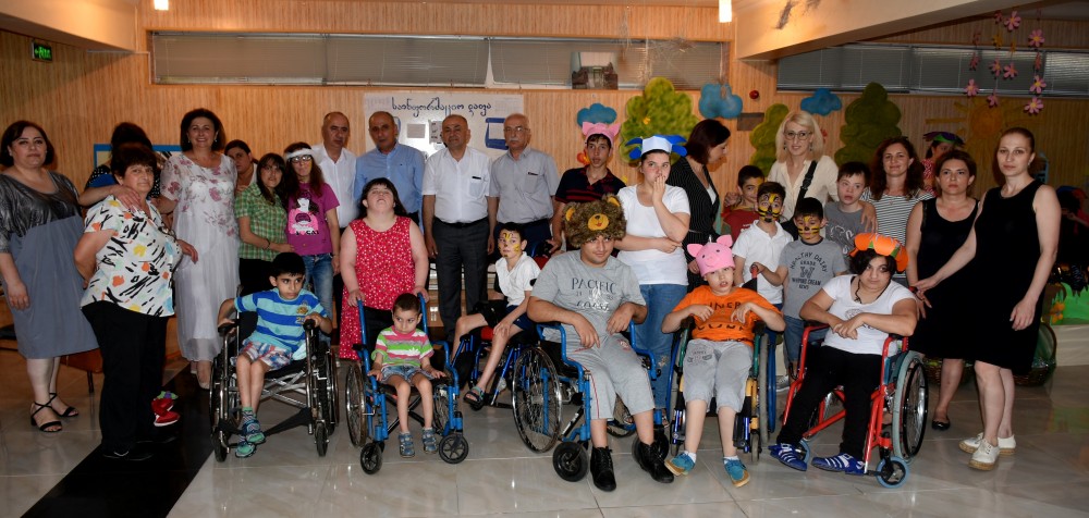 სტუმრად „თანას“ აღსაზრდელებთან     