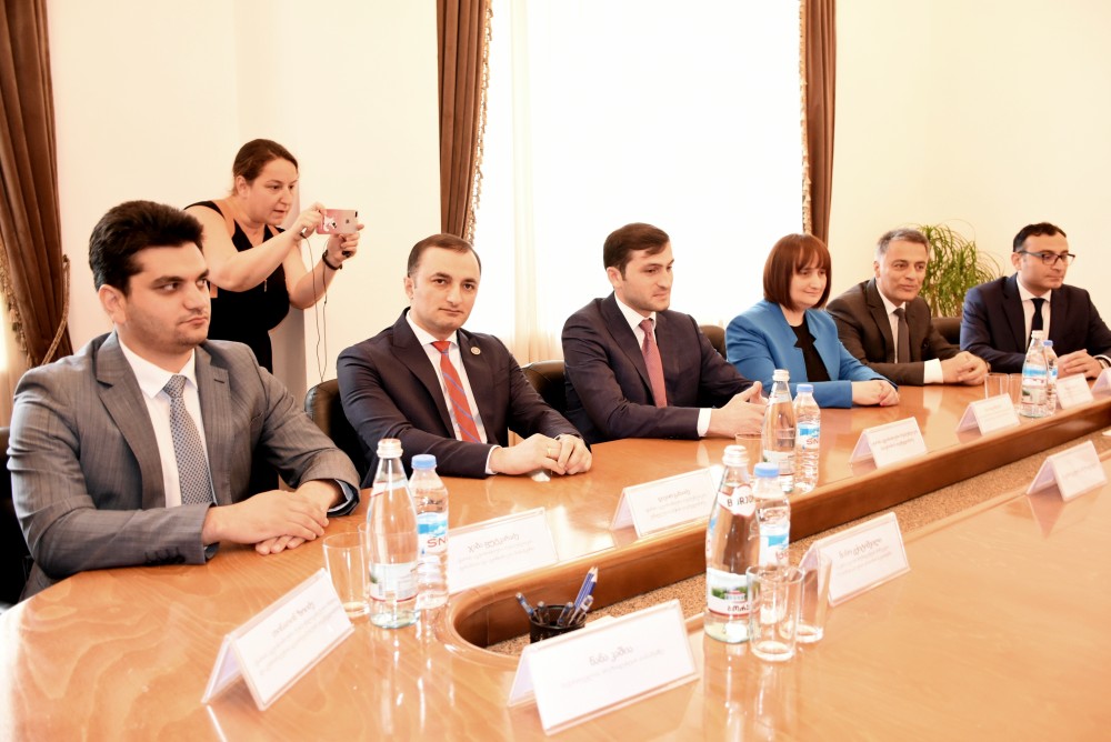 პრეზიდენტი აჭარის ხელისუფლების წარმომადგენლებს შეხვდა