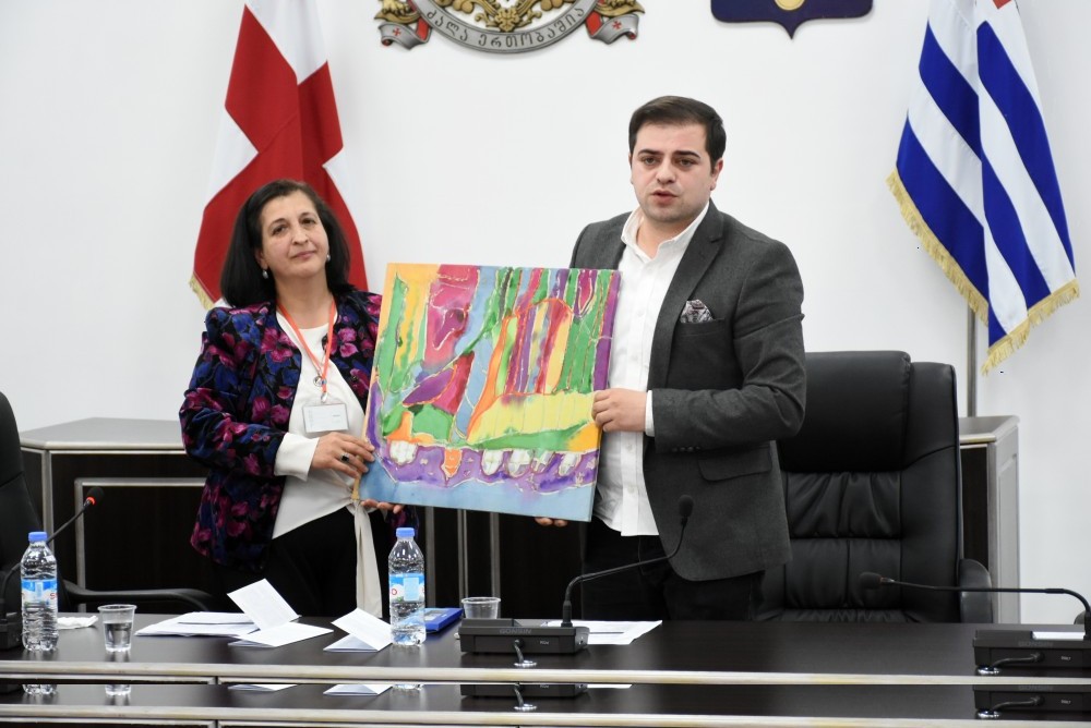 ცოტნე ანანიძემ ლეღვას საჯარო სკოლის მოსწავლეებს უმასპინძლა