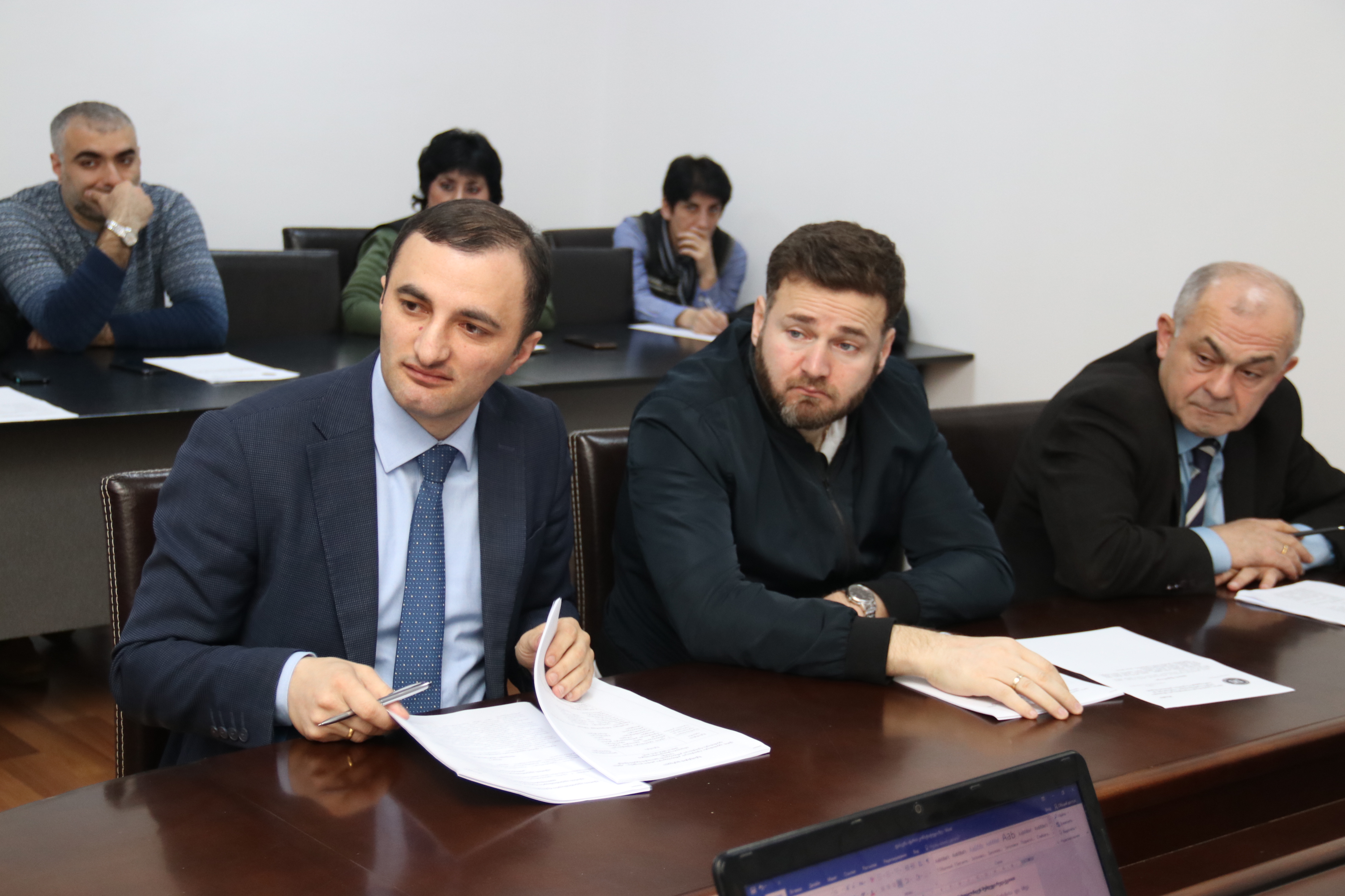 კომისია კანონის პროექტის პირველი მოსმენით განხილვას მხარს უჭერს