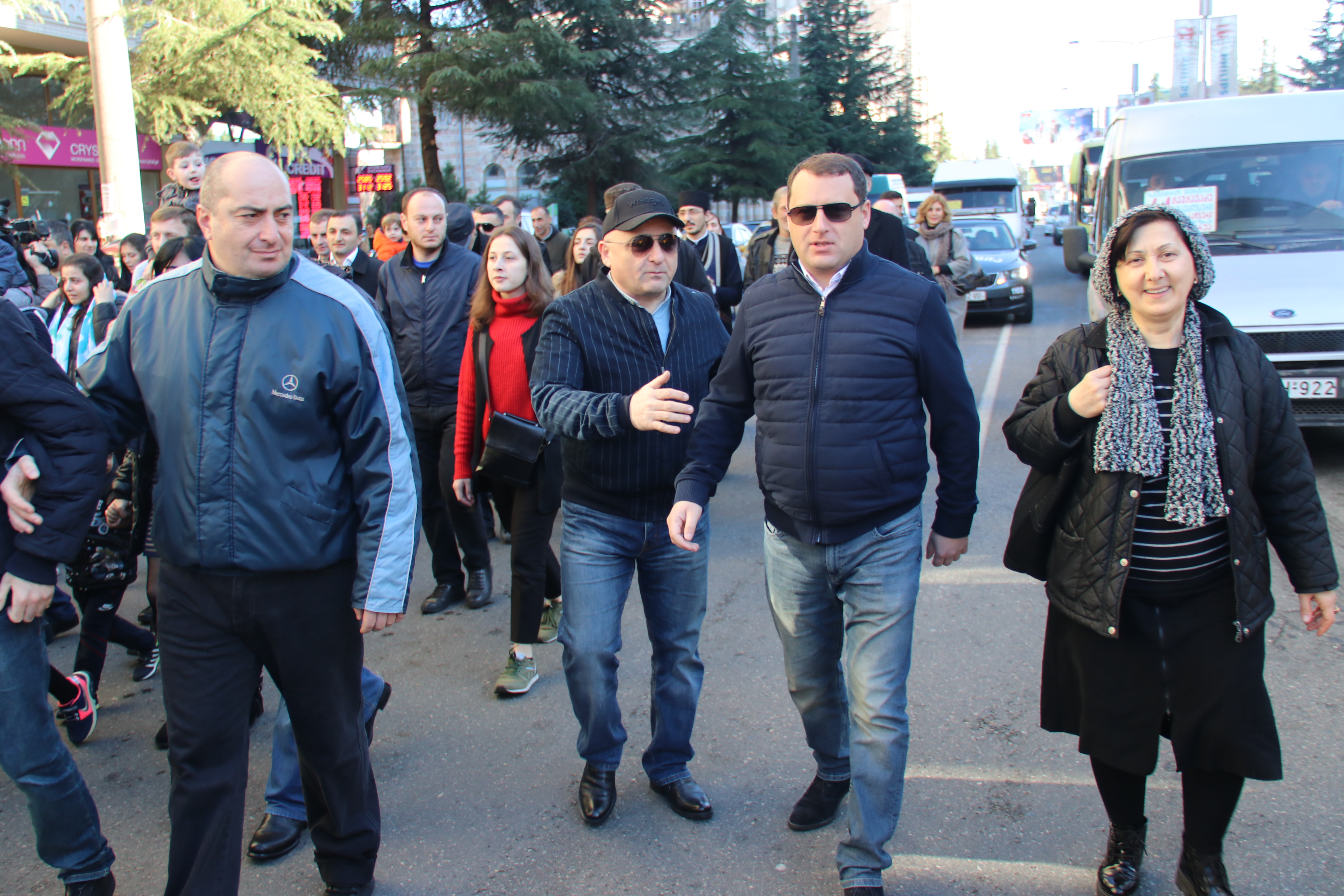 მართლმადიდებელი სამყარო შობის ბრწყინვალე დღესასწაულს ზეიმობს