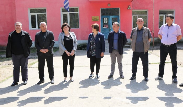 ფრიდონ ფუტკარაძე და ლაშა სირაბიძე ქედისა და პირველი მაისის მცხოვრებლებს  შეხვდნენ