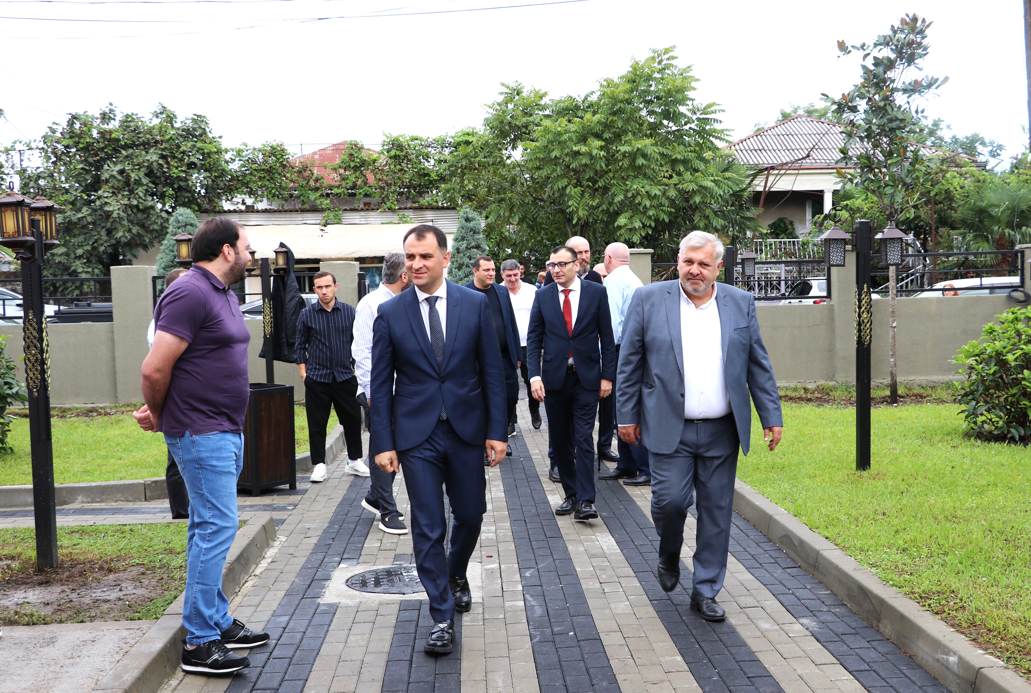 სამი ახალი ბაღი საზეიმოდ გაიხსნა 