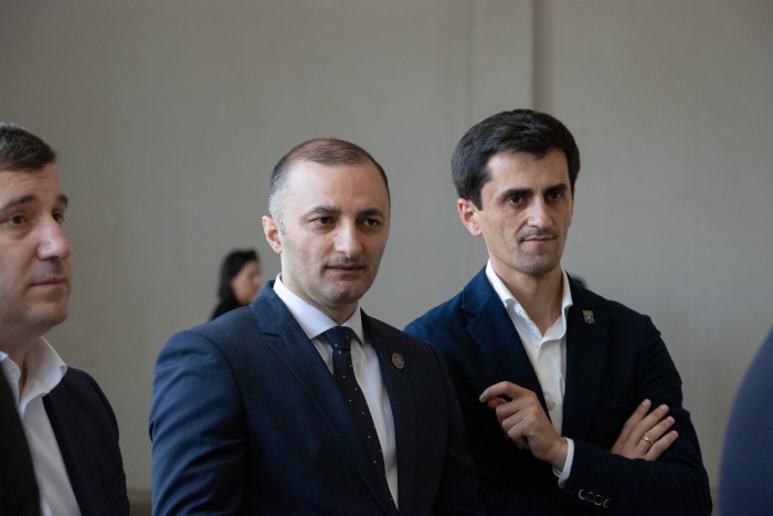 ირაკლი კობახიძე ბათუმის მე-16 საჯარო სკოლის სამშენებლო სამუშაოებს გაეცნო