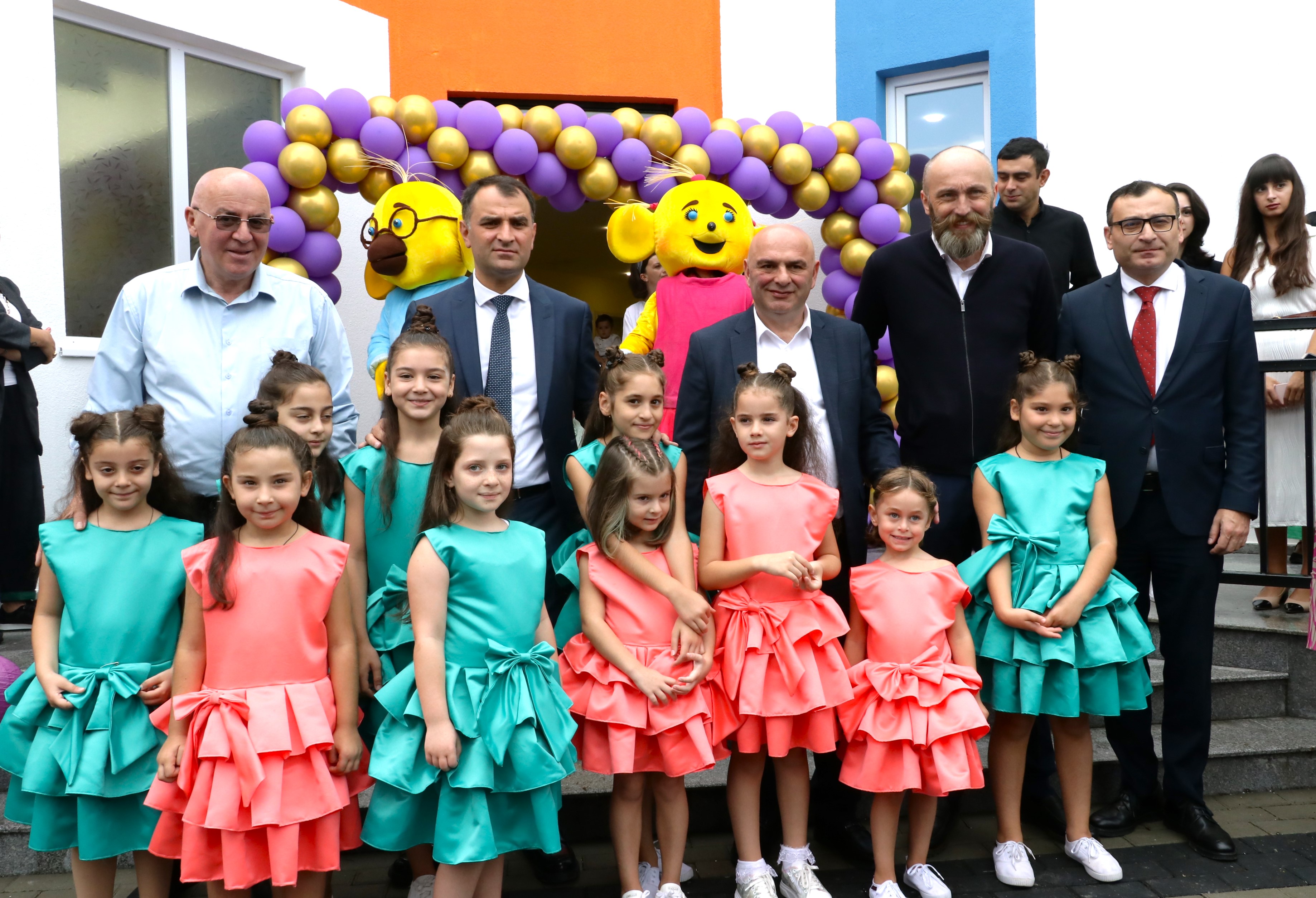 სამი ახალი ბაღი საზეიმოდ გაიხსნა 