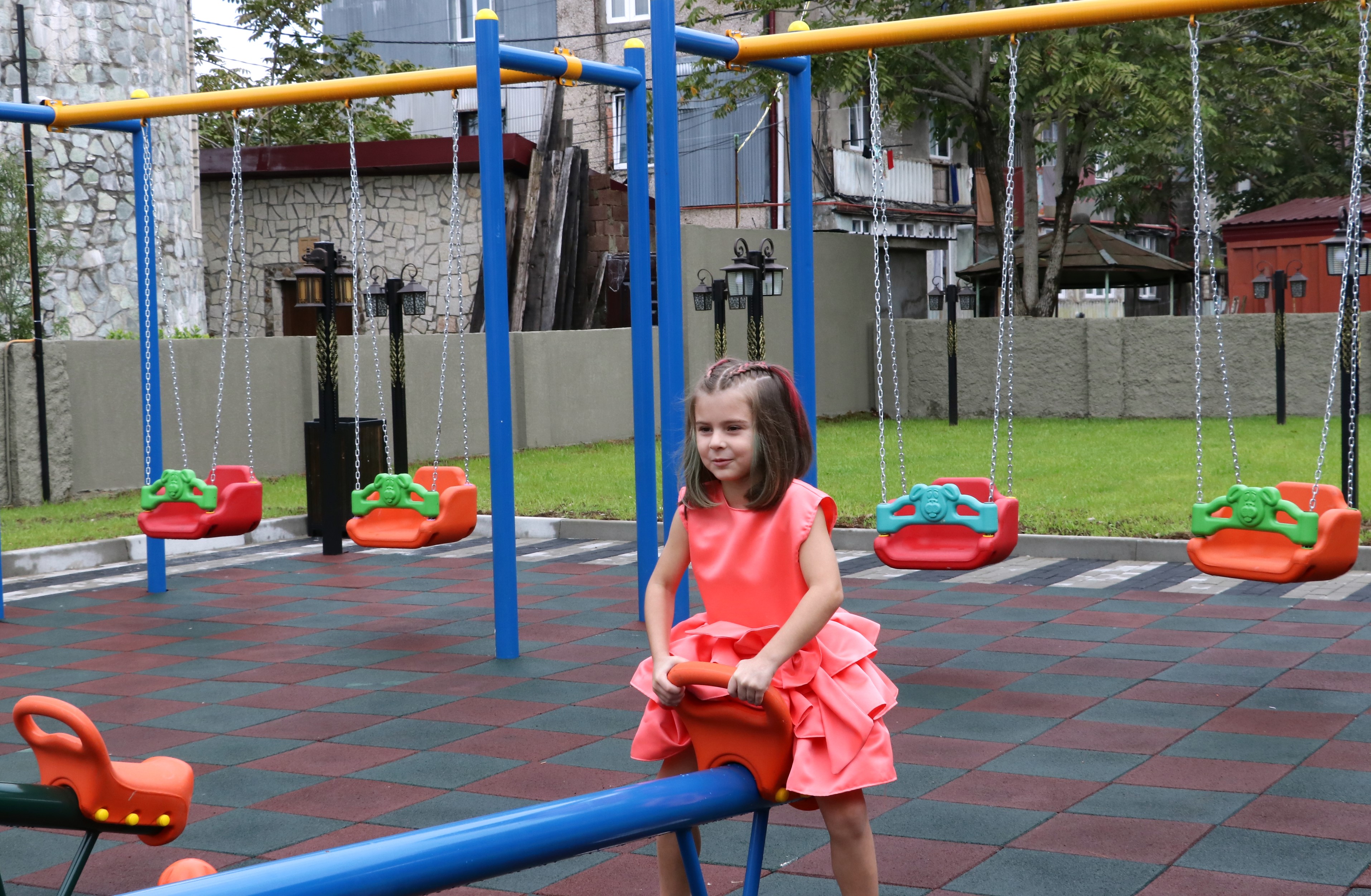 სამი ახალი ბაღი საზეიმოდ გაიხსნა 