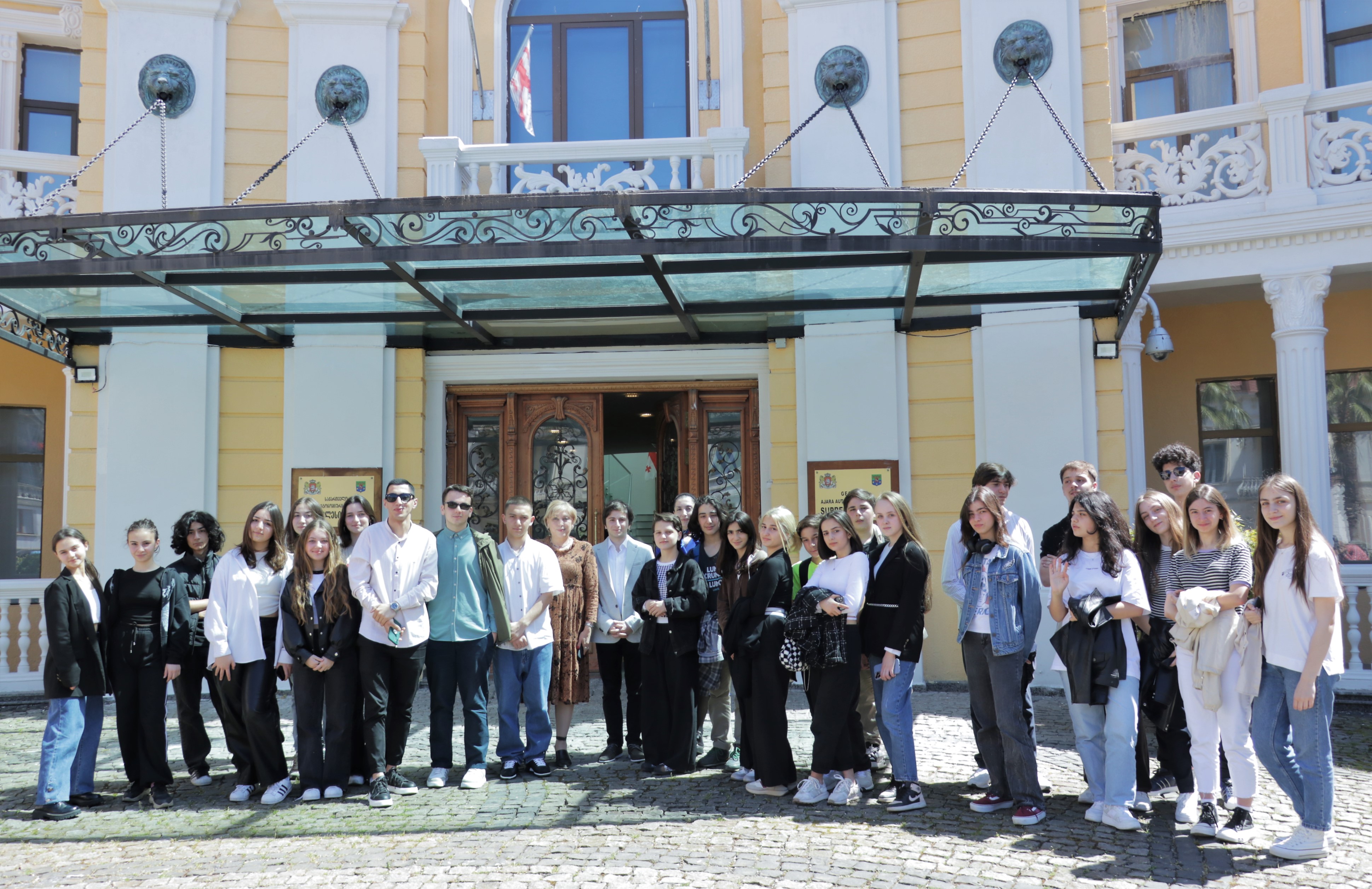 ექსკურსია-საინფორმაციო შეხვედრა უმაღლეს საბჭოში