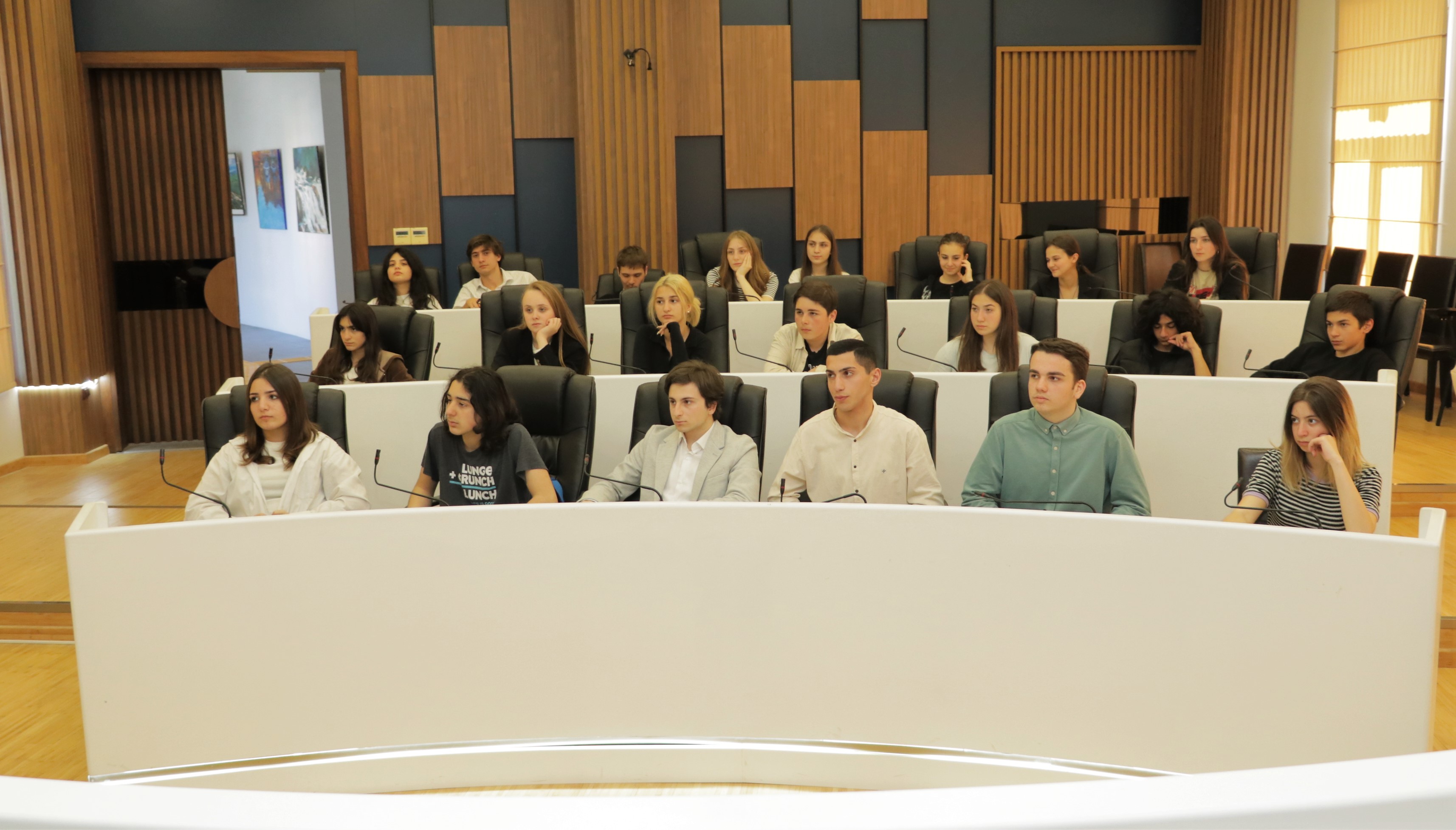 ექსკურსია-საინფორმაციო შეხვედრა უმაღლეს საბჭოში