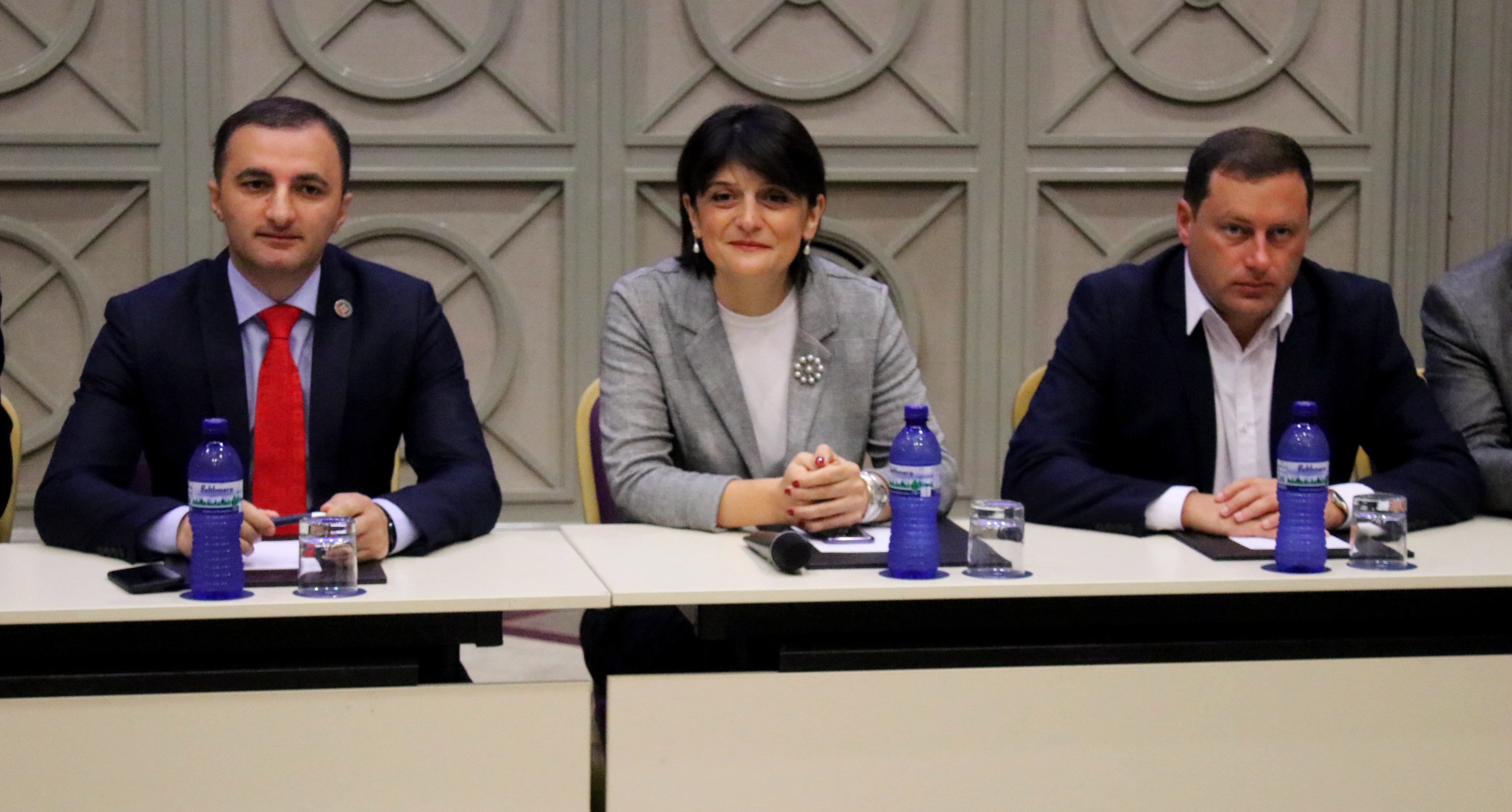 ღვაწლმოსილი პედაგოგები დააჯილდოეს