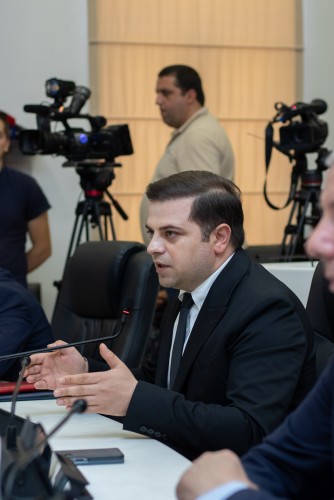 უმაღლეს საბჭოში აჭარის მთავრობის თავმჯდომარეს მოუსმინეს