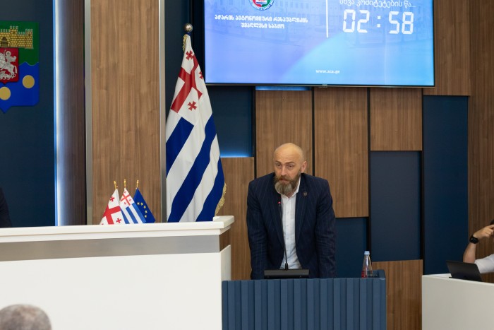 უმაღლეს საბჭოში აჭარის მთავრობის თავმჯდომარეს მოუსმინეს