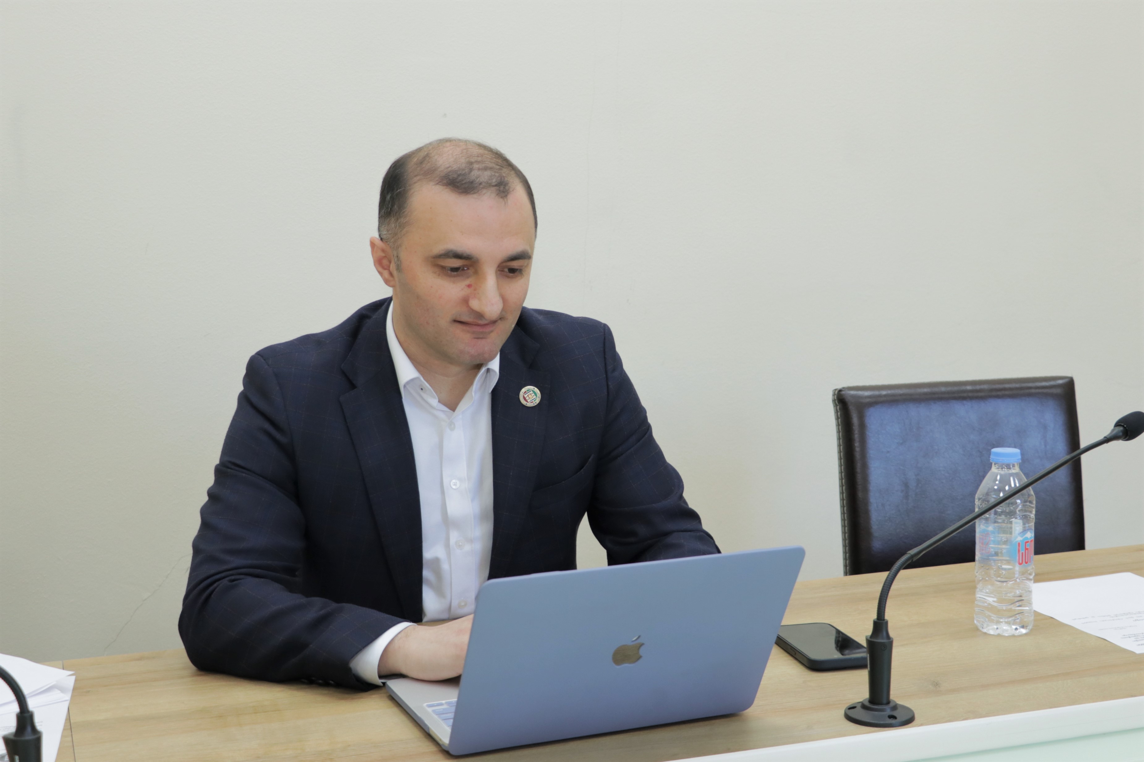 საკონსტიტუციო, იურიდიულ და საპროცედურო საკითხთა კომიტეტის სხდომა