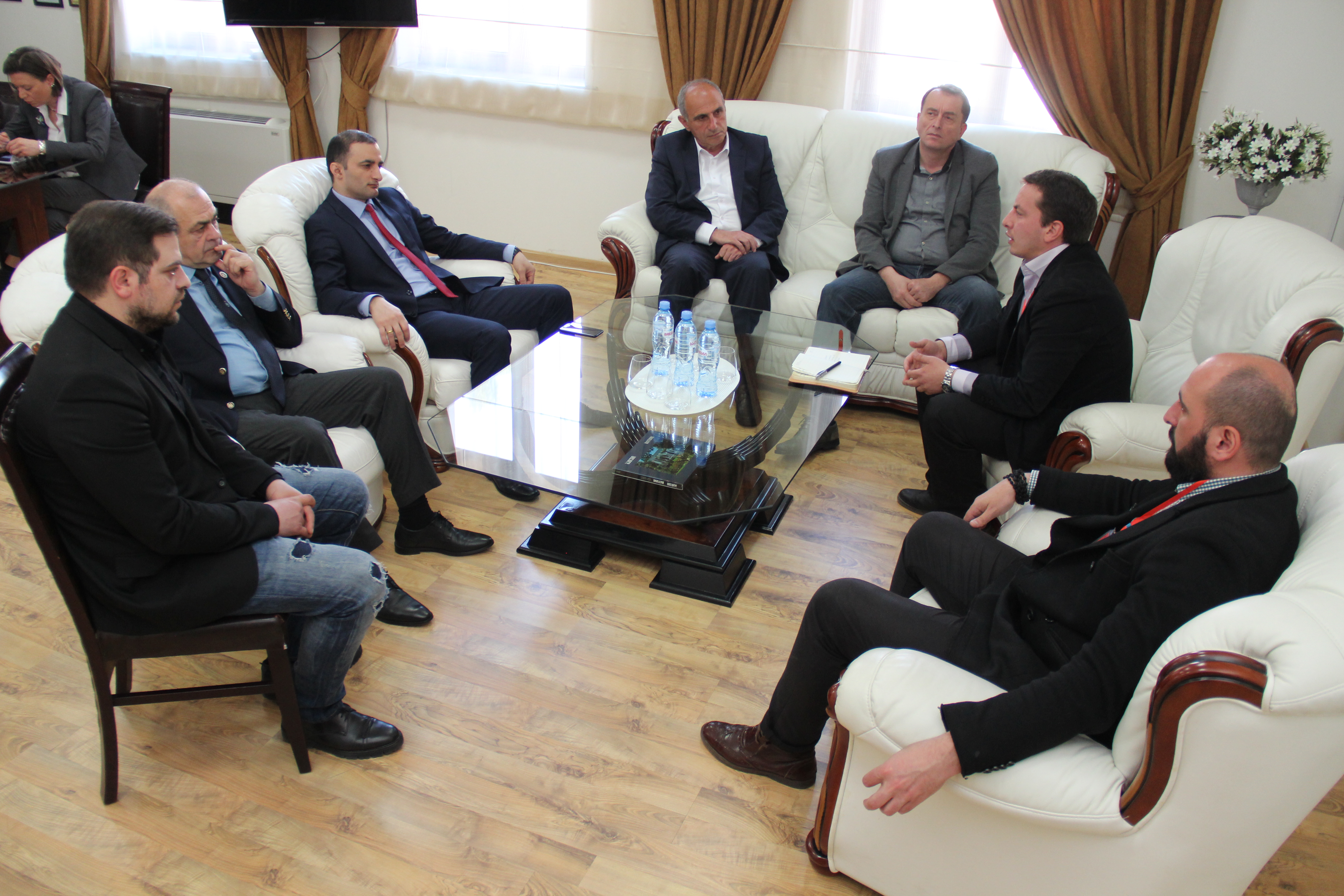 შეხვედრა სტუდენტური პარლამენტის წარმომადგენლებთან