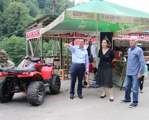 ფატი ხალვაში ჩაქვის ზონაში სხვადასხვა ღონისძიებებს დაესწრო