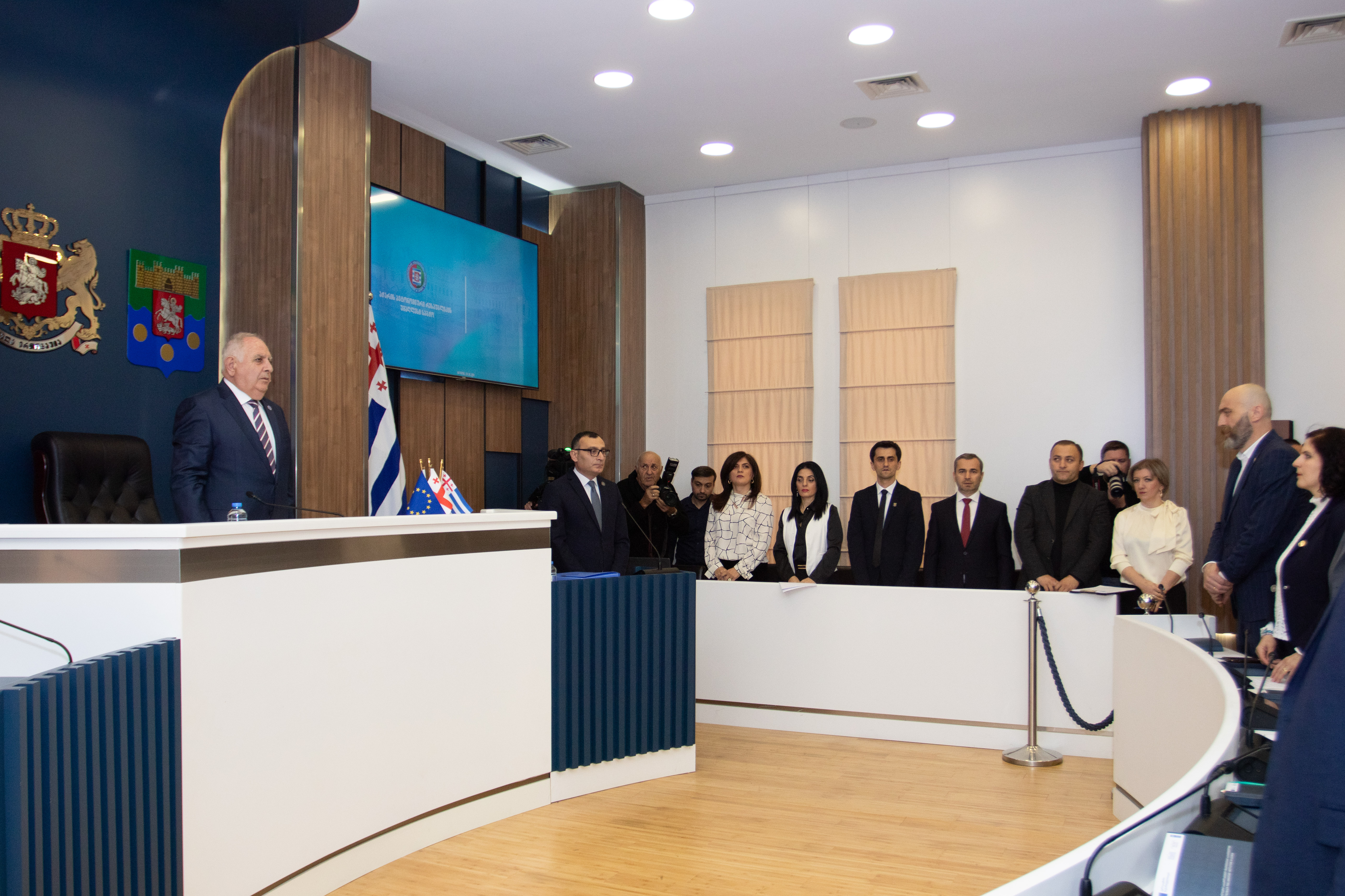 ახალარჩეული უმაღლესი საბჭოს პირველი სხდომა გაიმართა