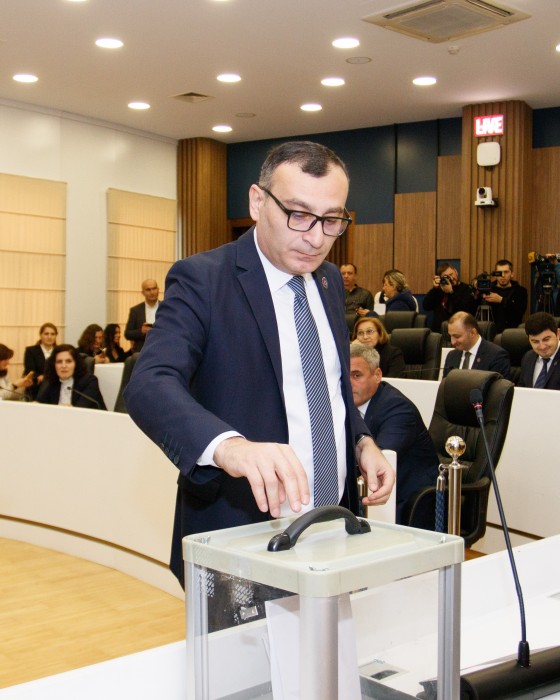 ახალარჩეული უმაღლესი საბჭოს პირველი სხდომა გაიმართა