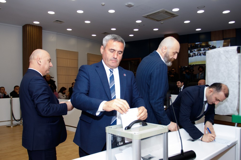 ახალარჩეული უმაღლესი საბჭოს პირველი სხდომა გაიმართა