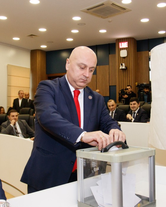 ახალარჩეული უმაღლესი საბჭოს პირველი სხდომა გაიმართა