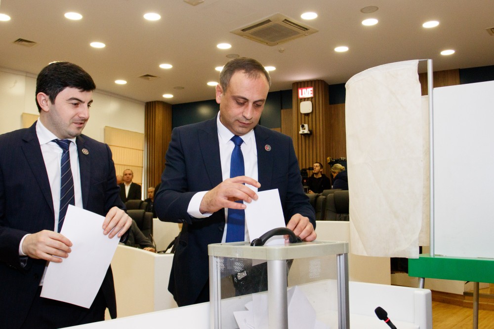 ახალარჩეული უმაღლესი საბჭოს პირველი სხდომა გაიმართა