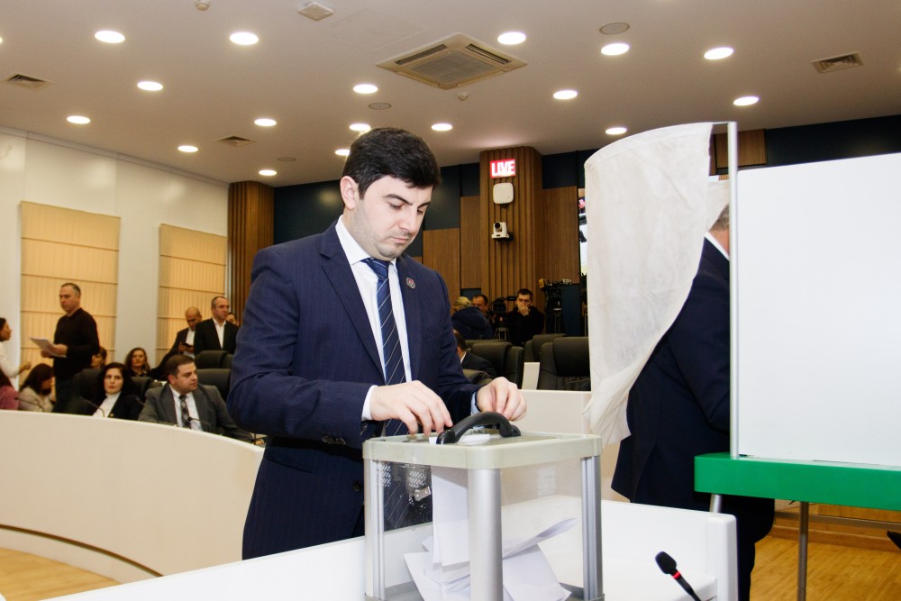 ახალარჩეული უმაღლესი საბჭოს პირველი სხდომა გაიმართა