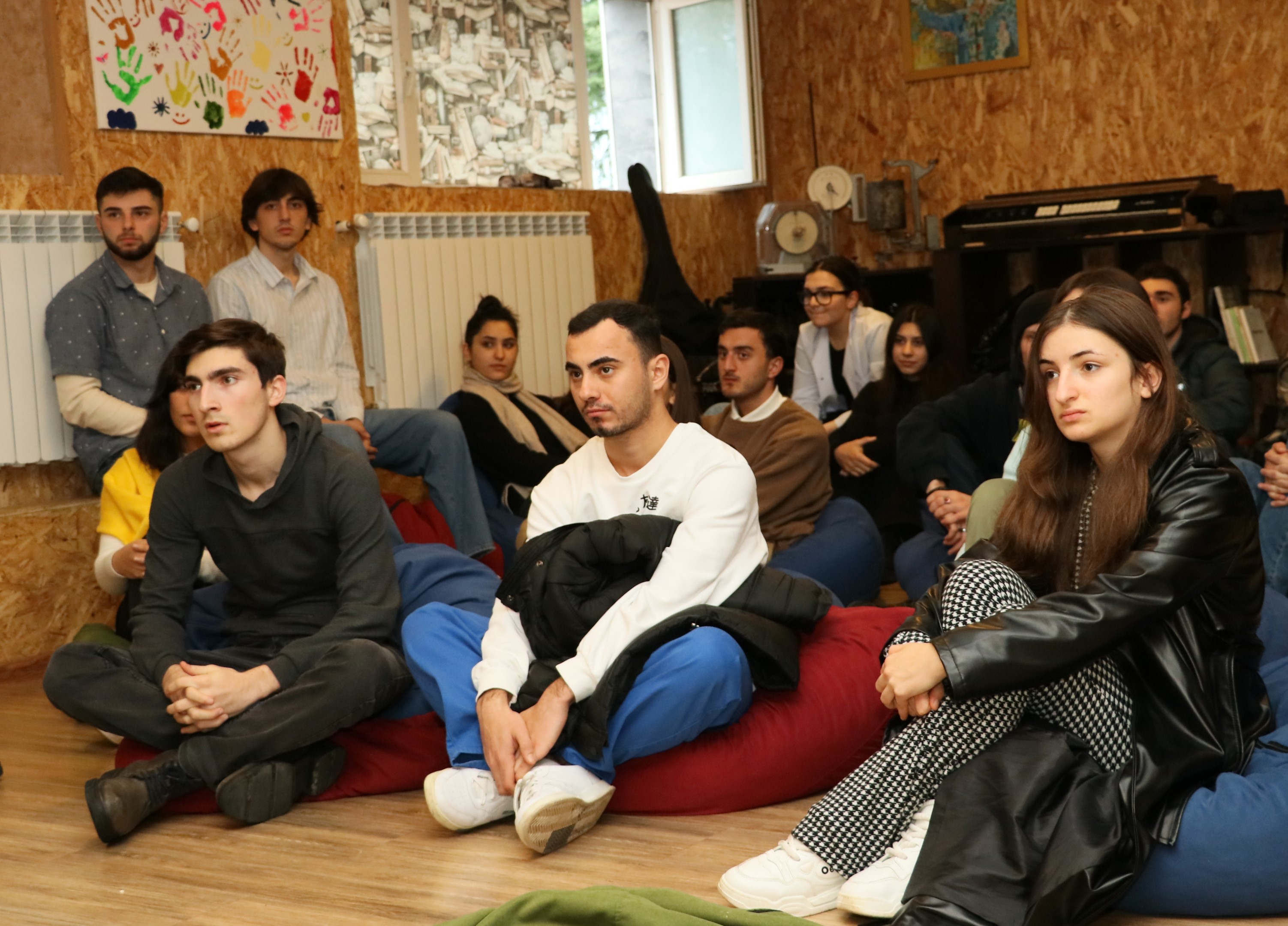 დავით გაბაიძე სტუდენტური კლუბის - „რუსთაველის“ წევრებს შეხვდა