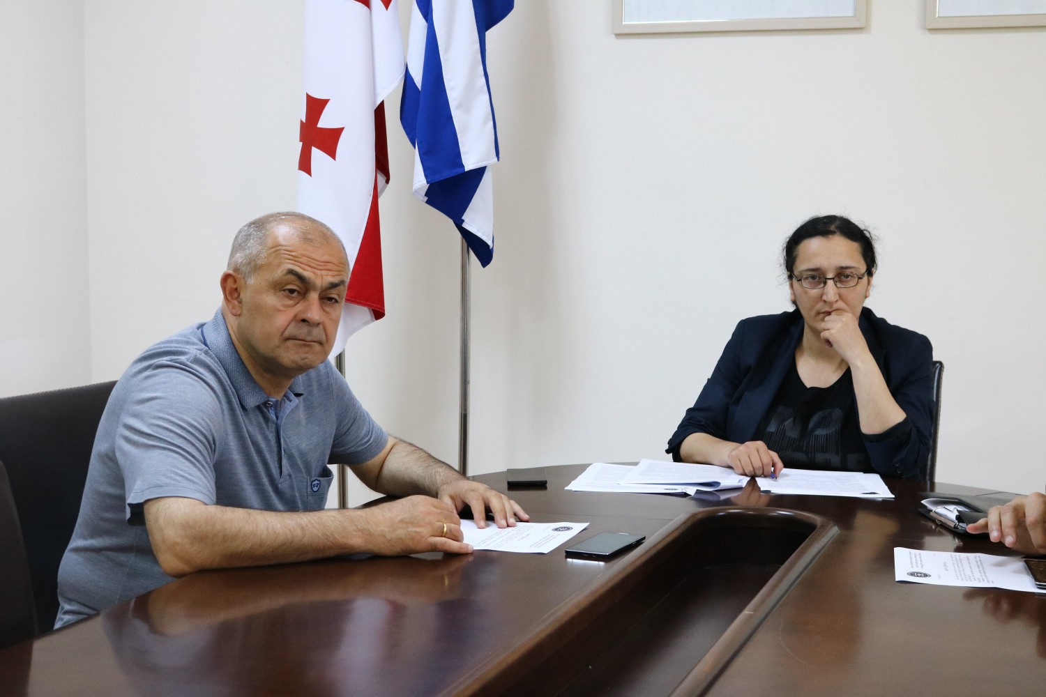 კომისია ბიუროს წინადადებით მიმართავს