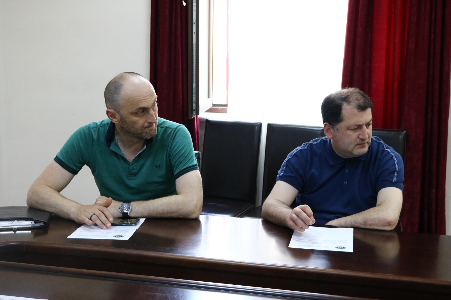 კომისია ბიუროს წინადადებით მიმართავს