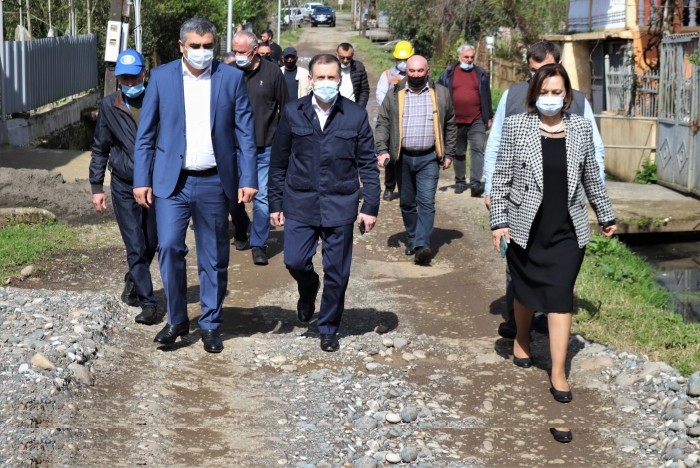 ფატი ხალვაში სასოფლო გზების სარებილიტაციო სამუშაოებს გაეცნო