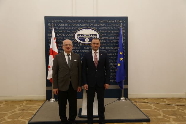 დავით გაბაიძე საკონტიტუციო სასამართლოში წინასაახალწლო მიღებას დაესწრო